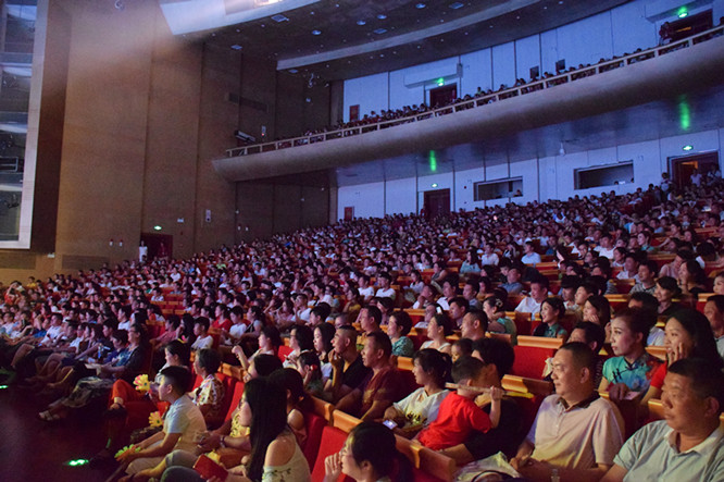 前天晚上，1300人齐聚抚州汤显祖大剧院，竟只是因为这10个字……